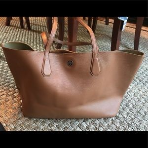 Tory Burch Perry Tote🌸